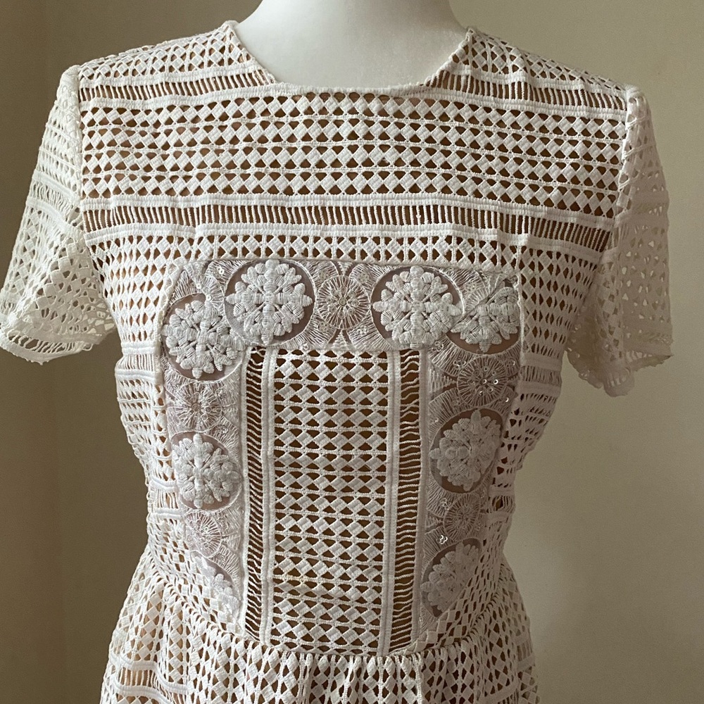 SELF-POTRIOT LACE DRESS - Picture 5 of 15